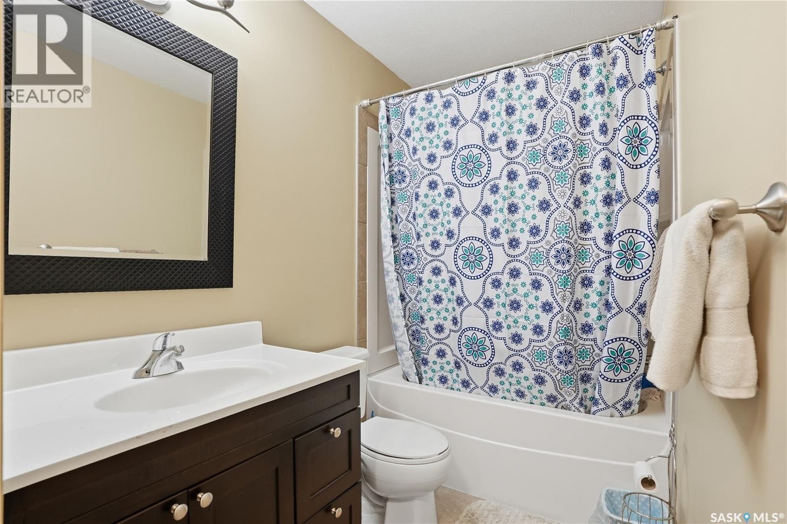 Single Family House 2 Level for Sale in  Kloppenburg WAY Saskatoon 