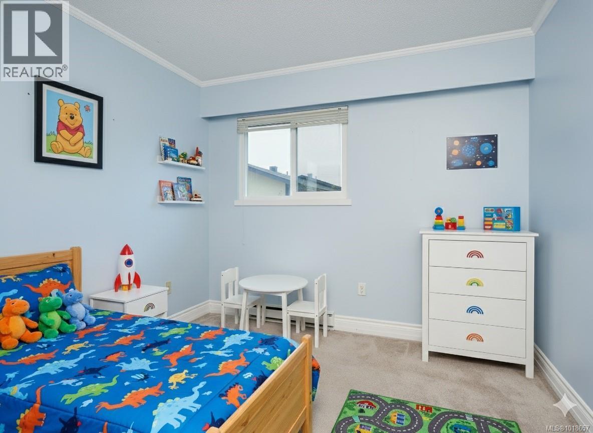 #9 1741 MCKENZIE AVE - 24