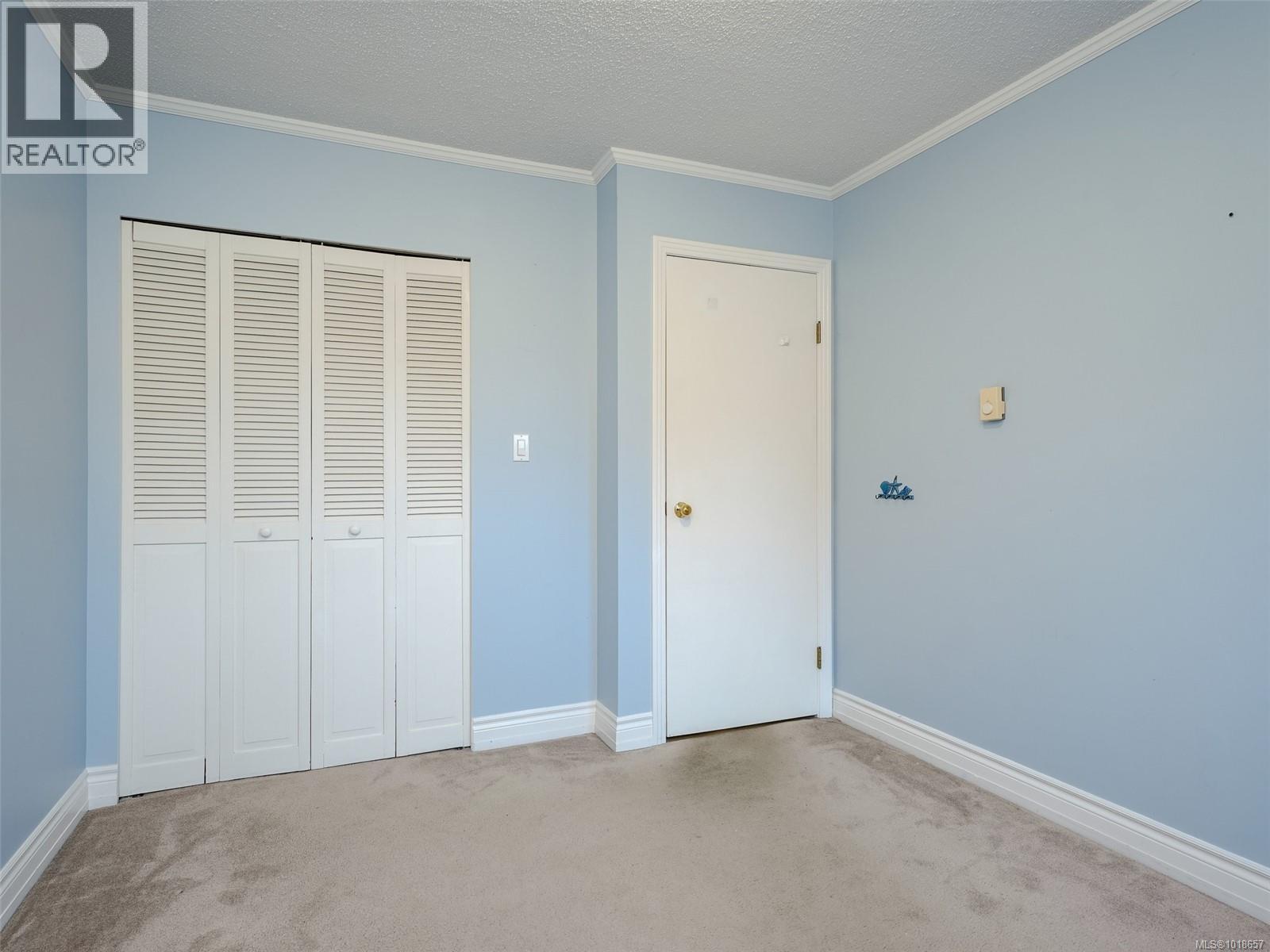 #9 1741 MCKENZIE AVE - 26