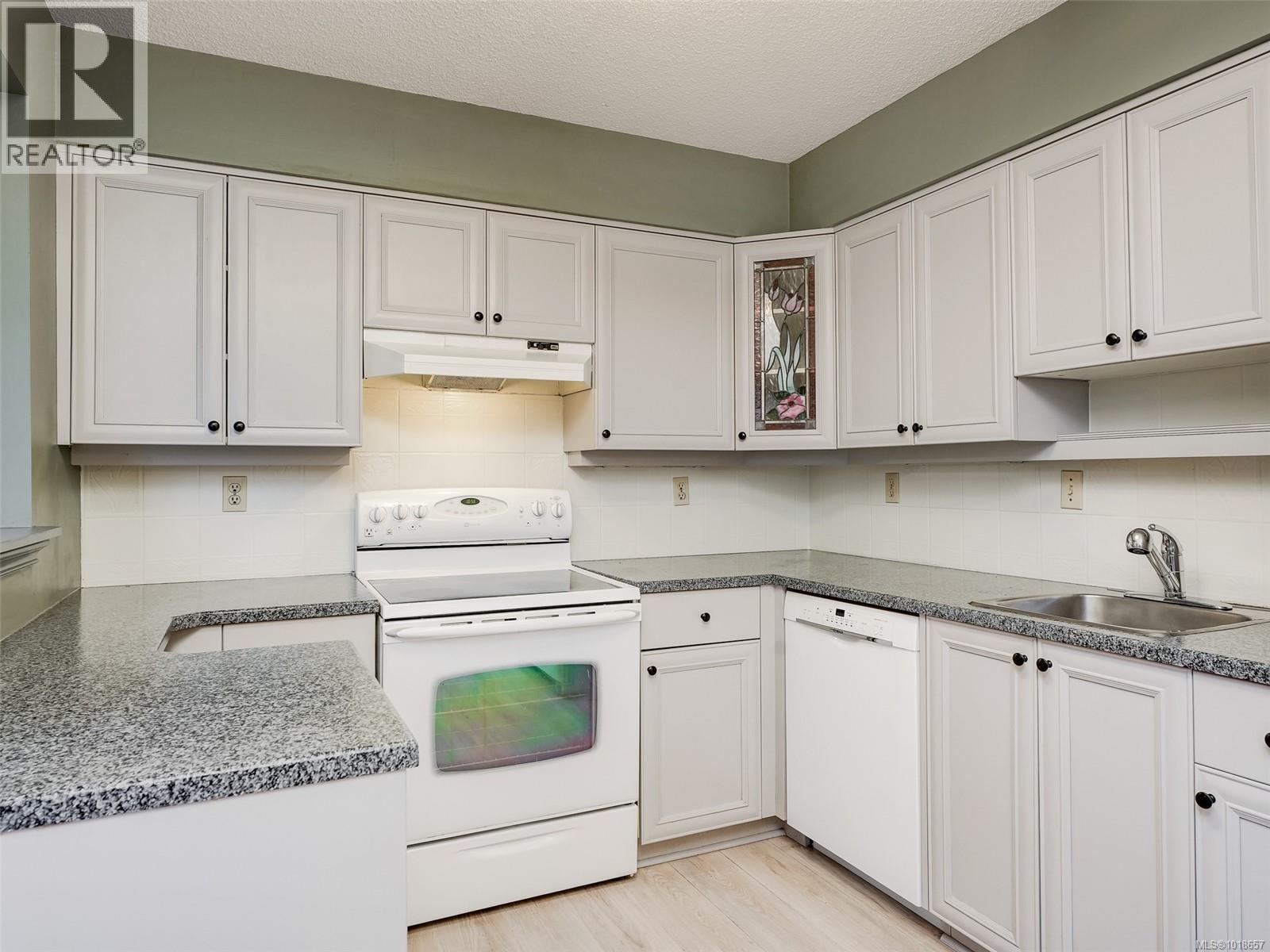 #9 1741 MCKENZIE AVE - 5