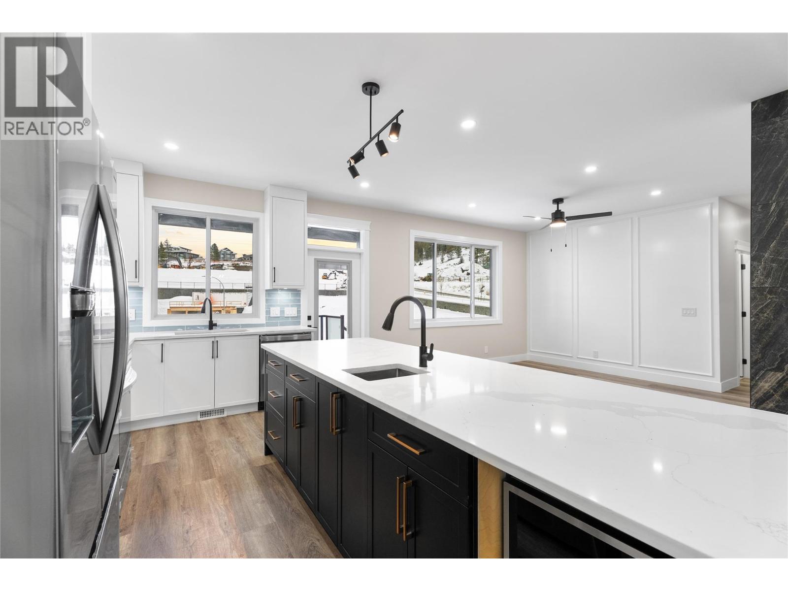 2077 LINFIELD DRIVE - 10