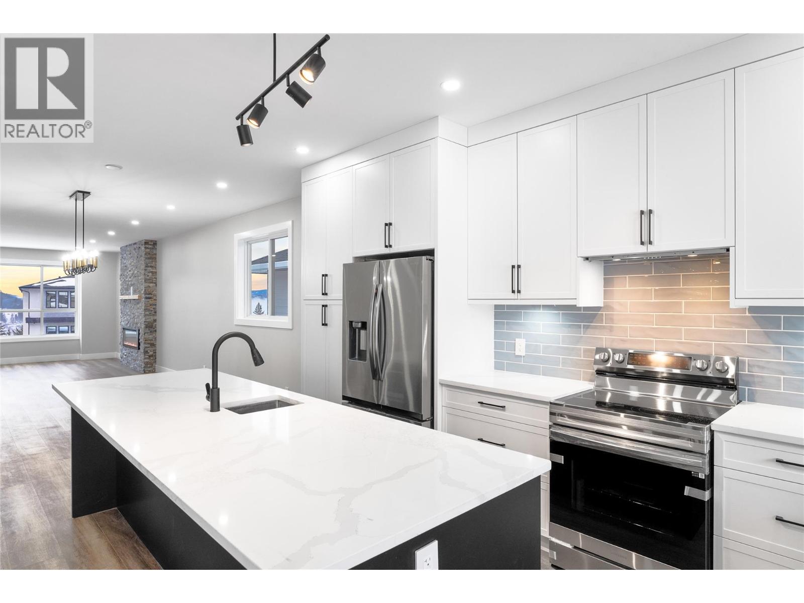 2077 LINFIELD DRIVE - 11