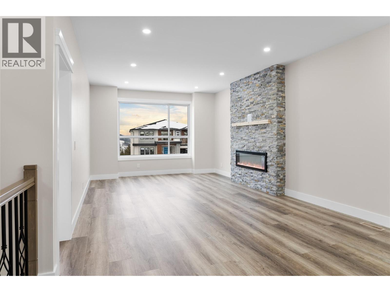 2077 LINFIELD DRIVE - 17