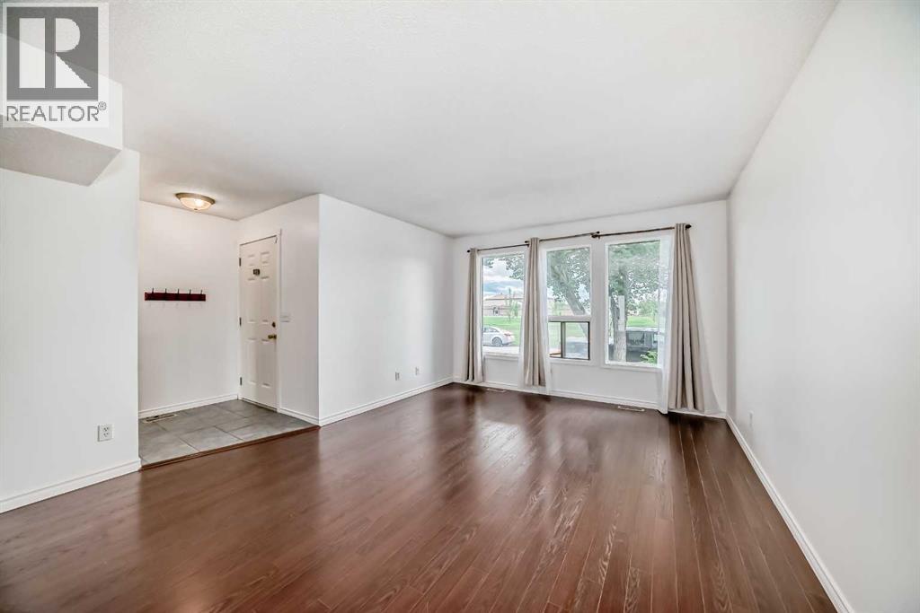 Single Family House for Sale in  Templeby Way NE Temple Calgary 