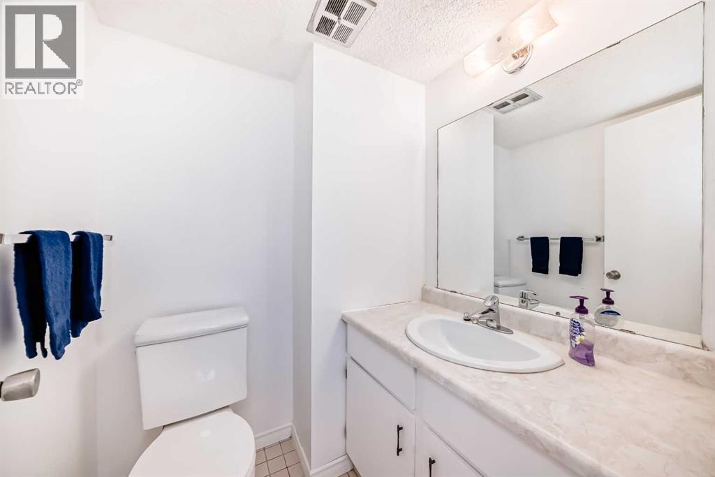 Single Family House for Sale in  Templeby Way NE Temple Calgary 