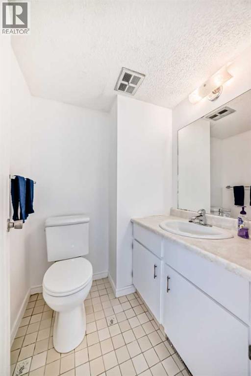 Single Family House for Sale in  Templeby Way NE Temple Calgary 