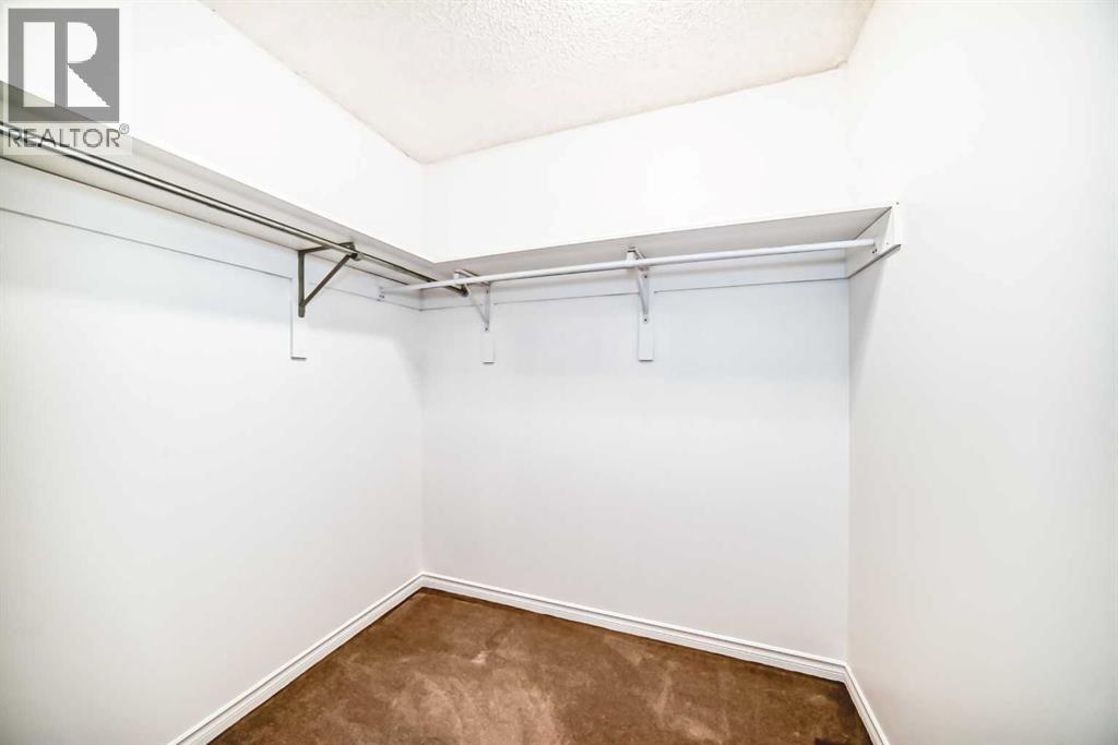 Single Family House for Sale in  Templeby Way NE Temple Calgary 