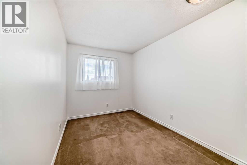 Single Family House for Sale in  Templeby Way NE Temple Calgary 