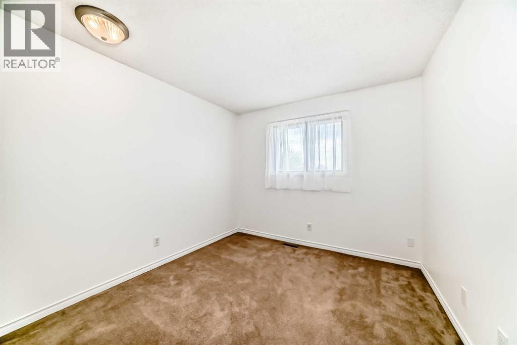 Single Family House for Sale in  Templeby Way NE Temple Calgary 