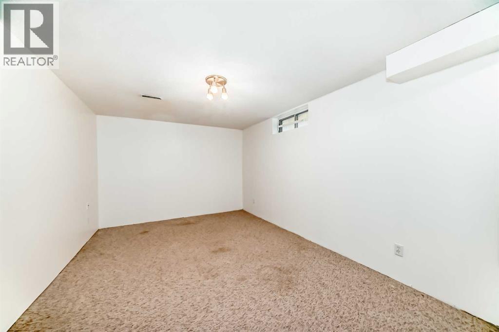 Single Family House for Sale in  Templeby Way NE Temple Calgary 