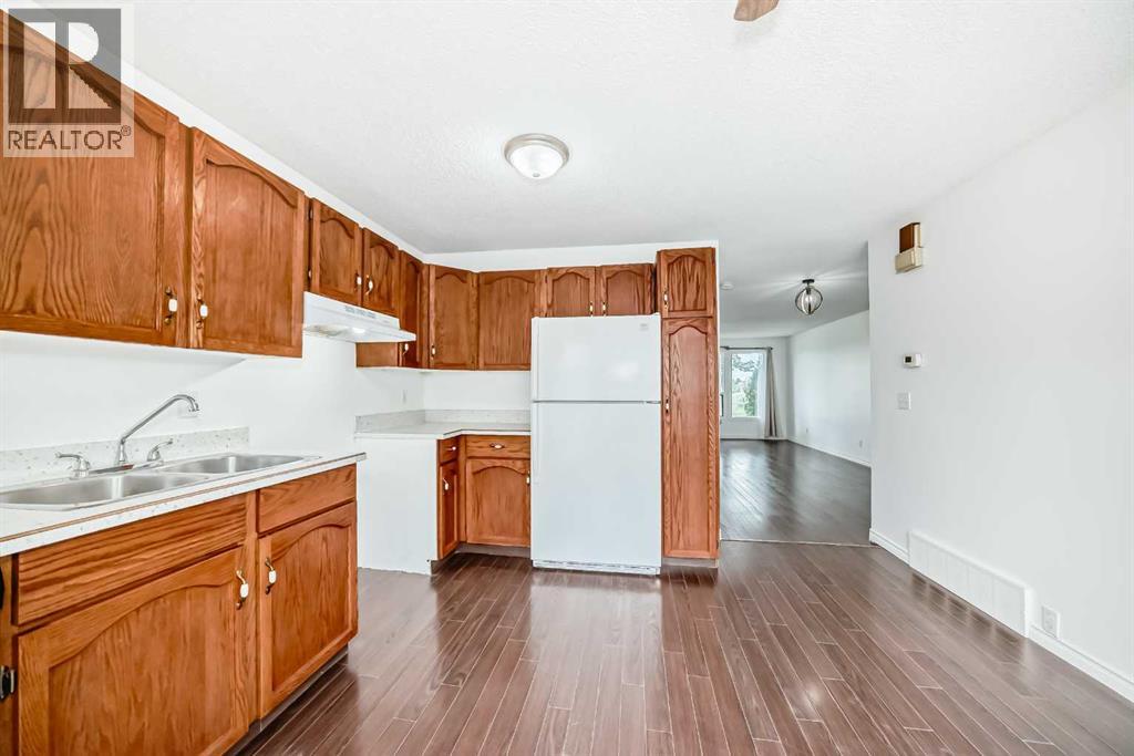 Single Family House for Sale in  Templeby Way NE Temple Calgary 