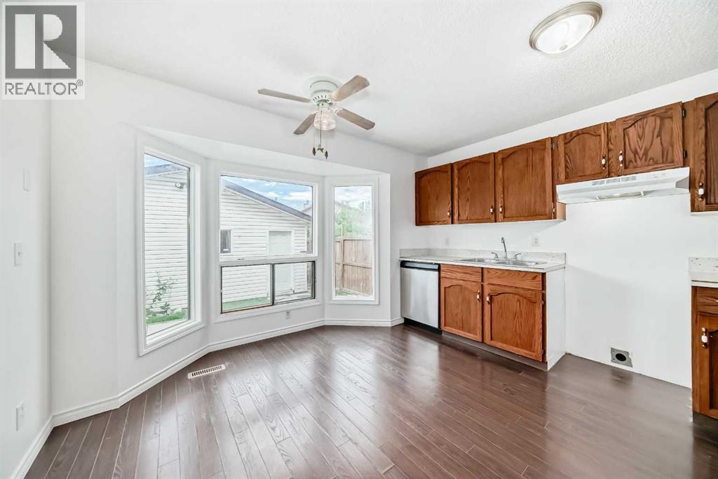 Single Family House for Sale in  Templeby Way NE Temple Calgary 