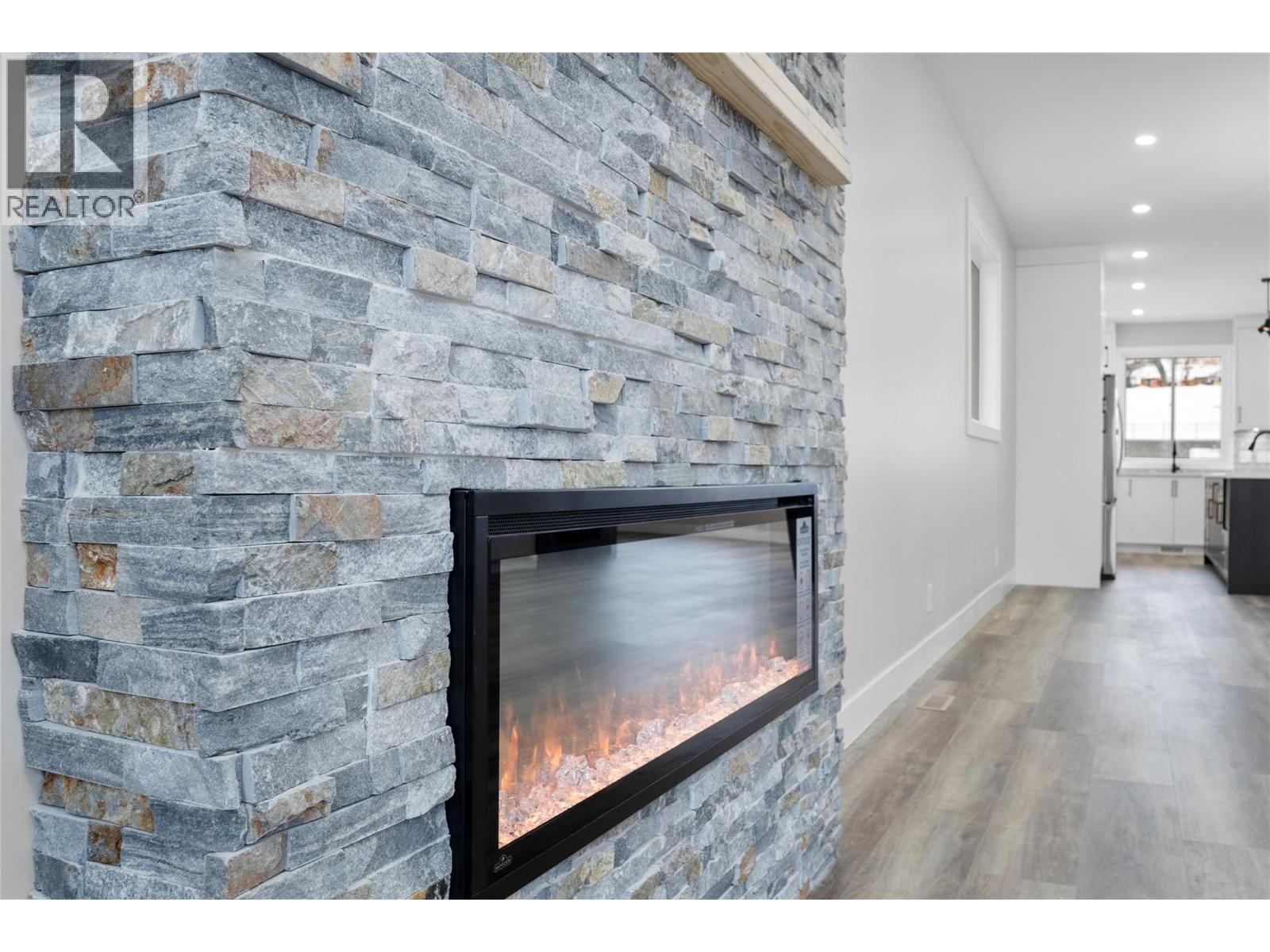 2077 LINFIELD DRIVE - 18