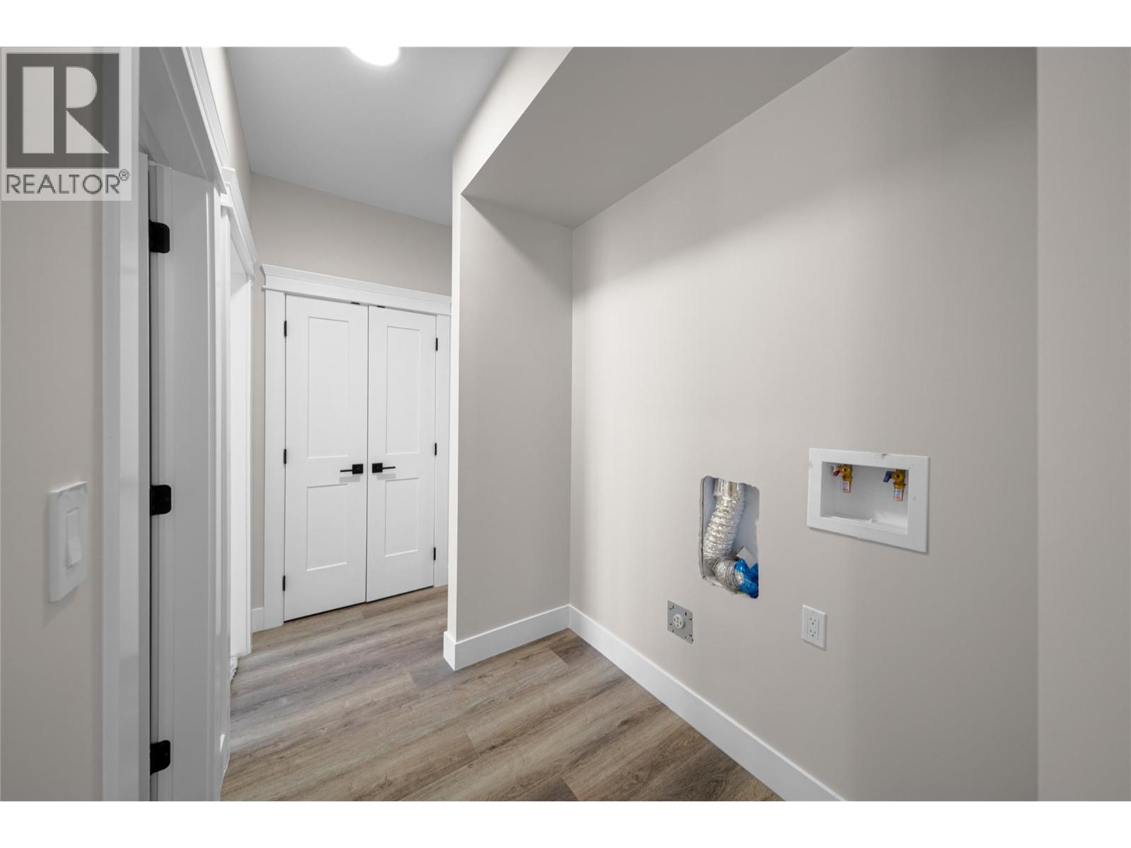 2077 LINFIELD DRIVE - 41