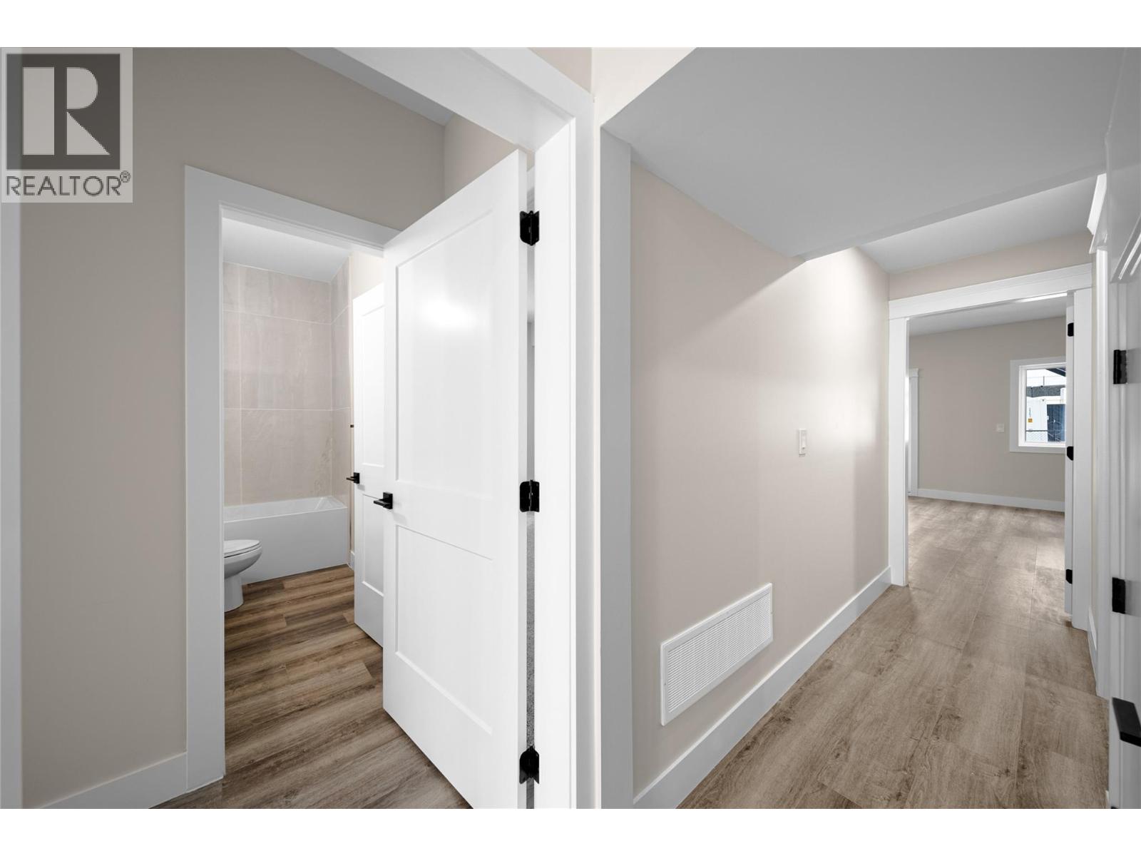 2077 LINFIELD DRIVE - 33