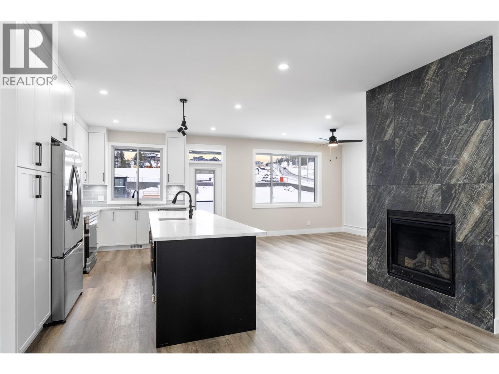 2077 LINFIELD DRIVE - 8