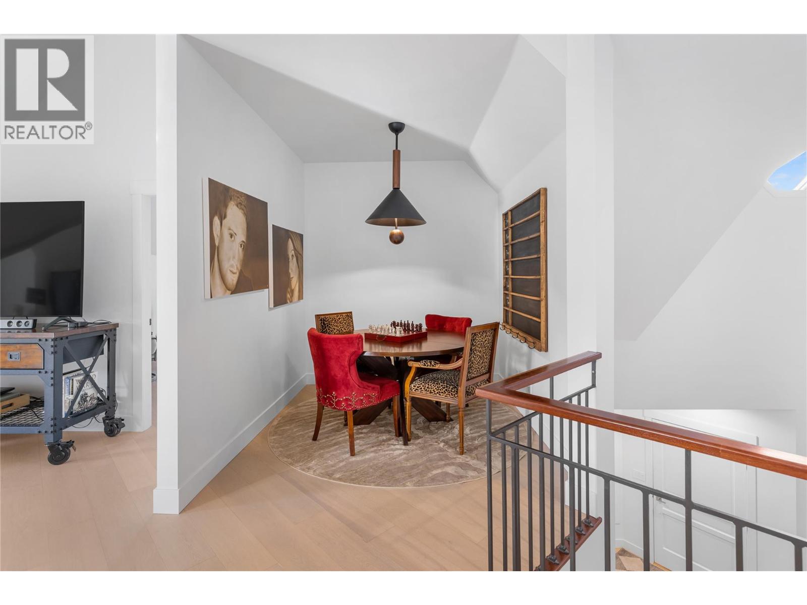 2075 LILLOOET COURT - 26