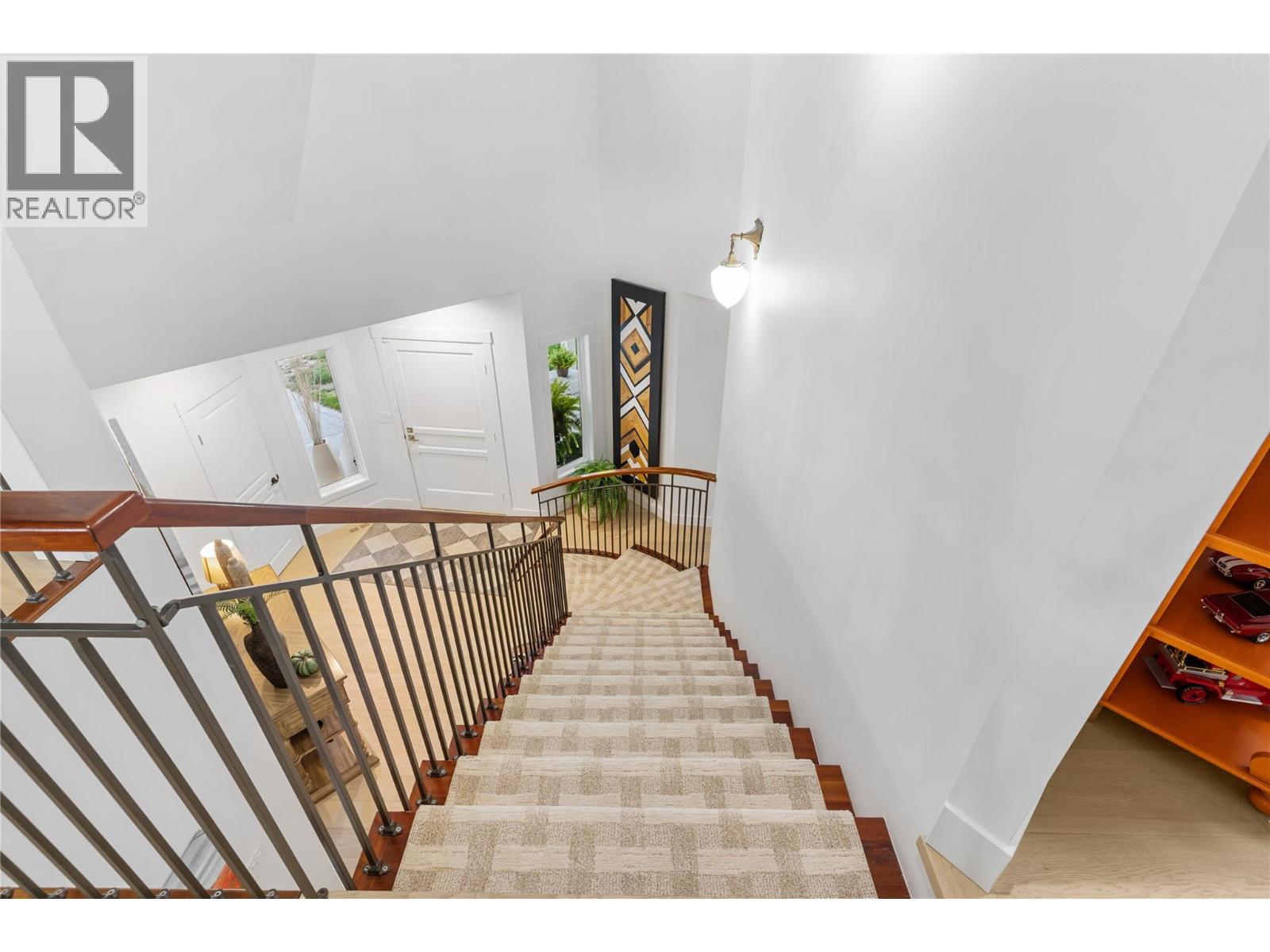 2075 LILLOOET COURT - 31