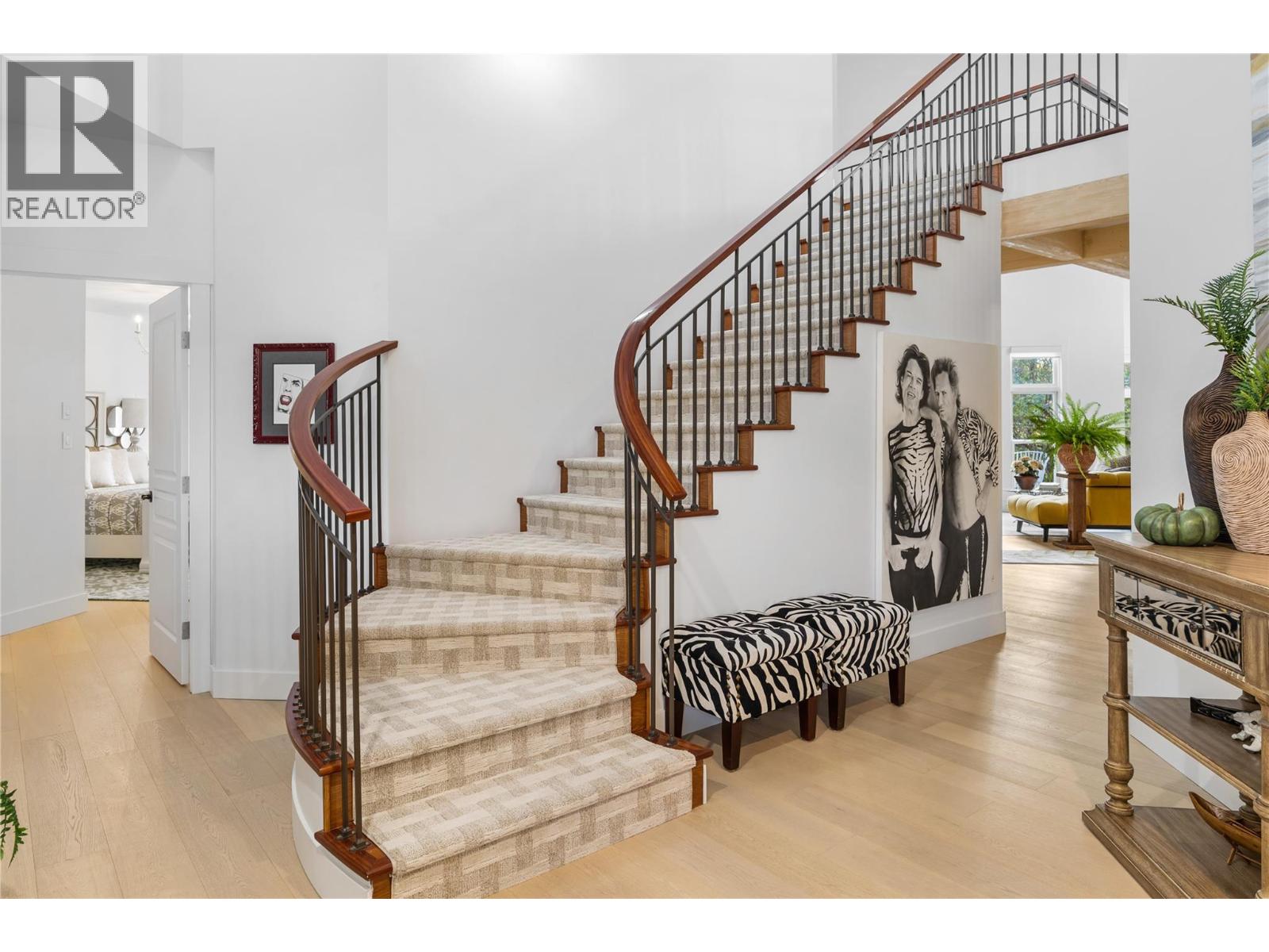 2075 LILLOOET COURT - 25