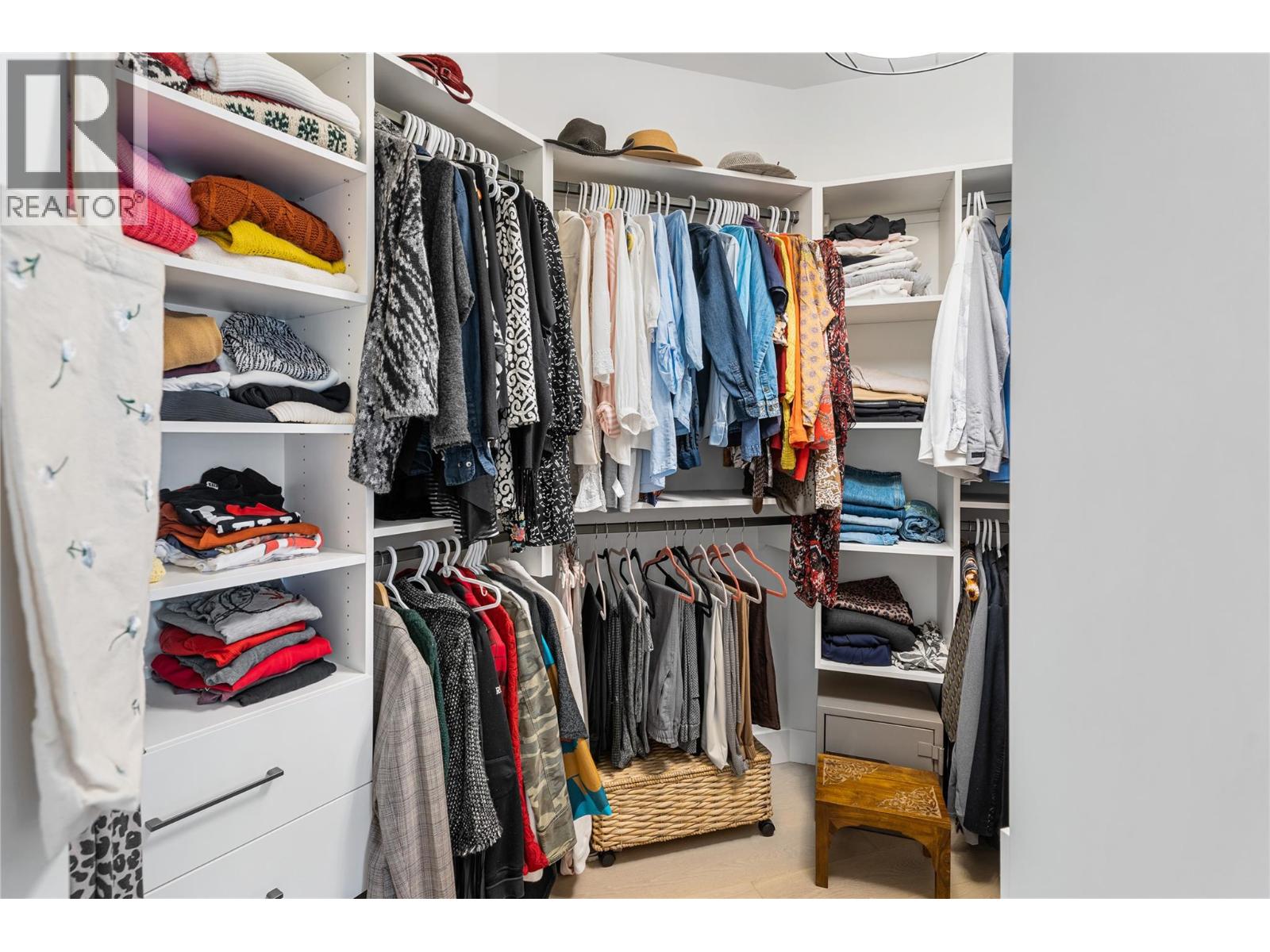 2075 LILLOOET COURT - 20