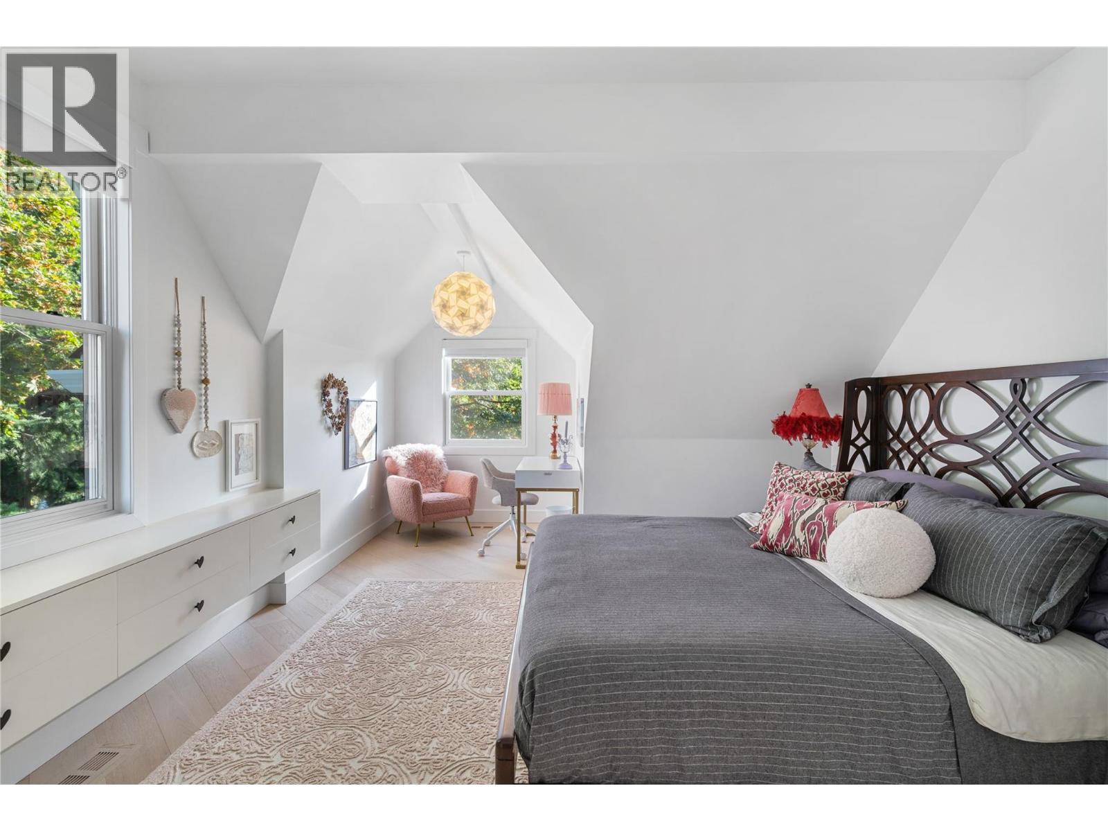 2075 LILLOOET COURT - 32