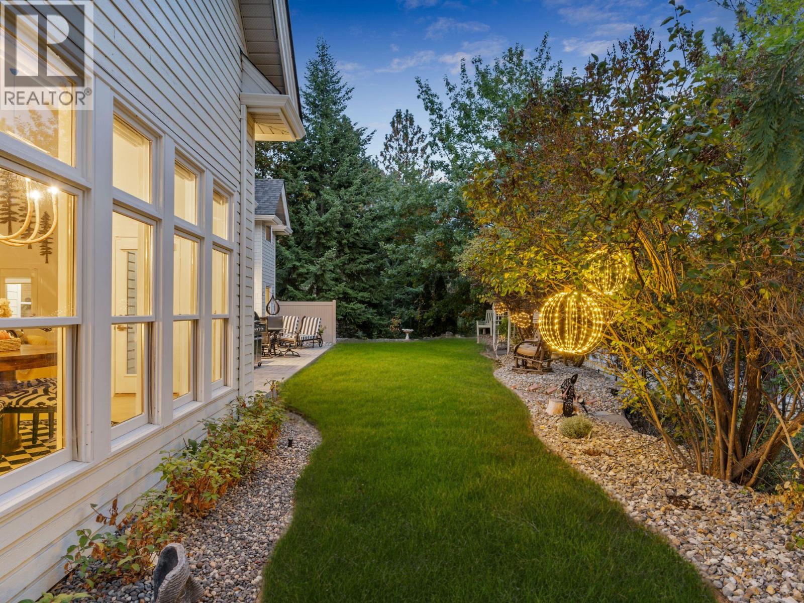 2075 LILLOOET COURT - 40