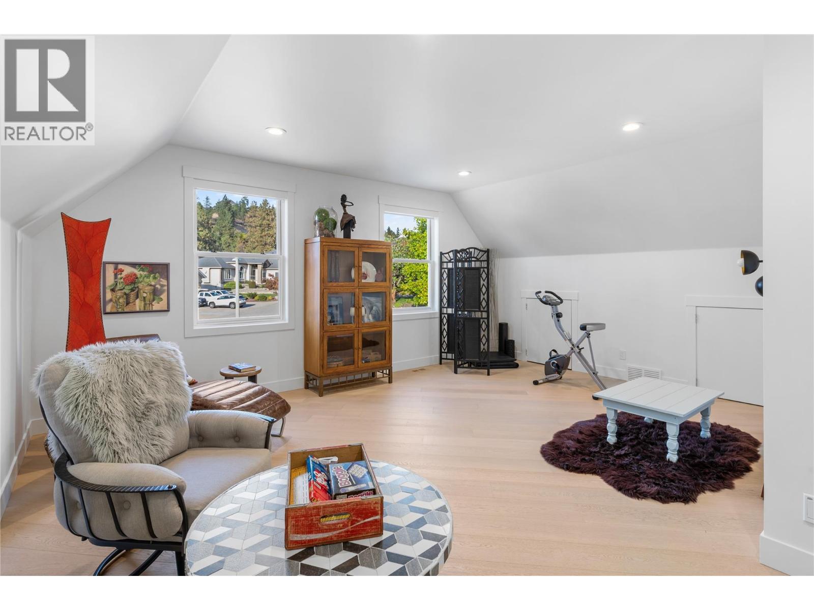 2075 LILLOOET COURT - 33