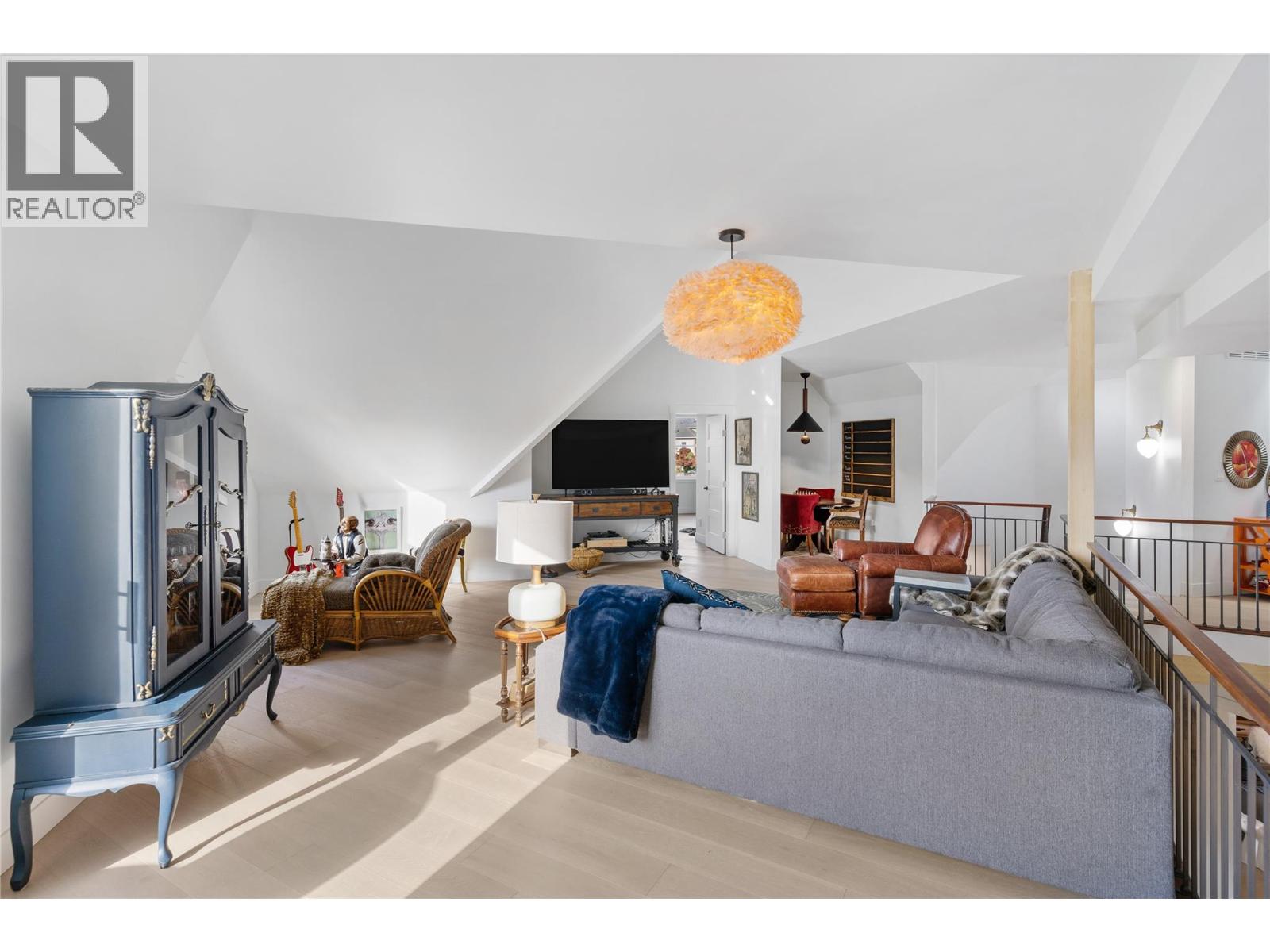 2075 LILLOOET COURT - 27