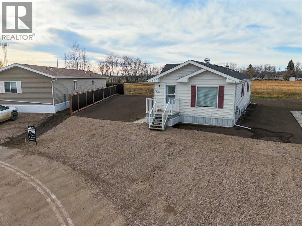10509 110 Ave - Photo 2 of 25, La Crete, Alberta