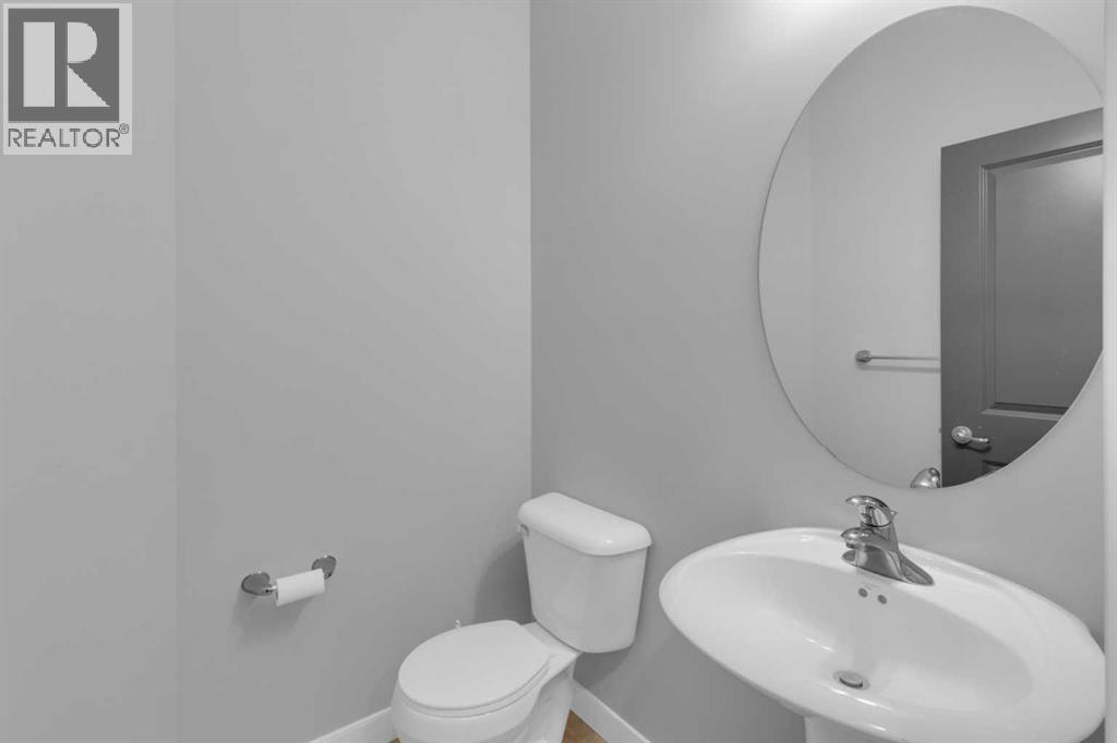 Single Family House for Sale in  Evanscove Manor NW Evanston Calgary 