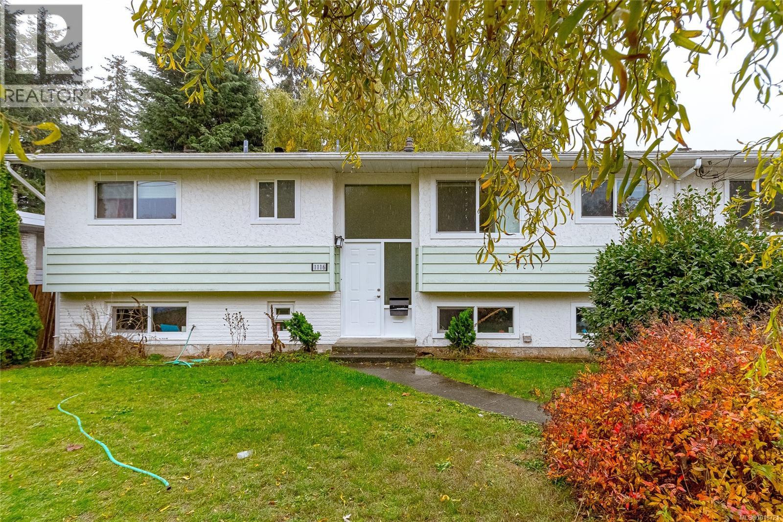 1116 THUNDERBIRD DR - 1