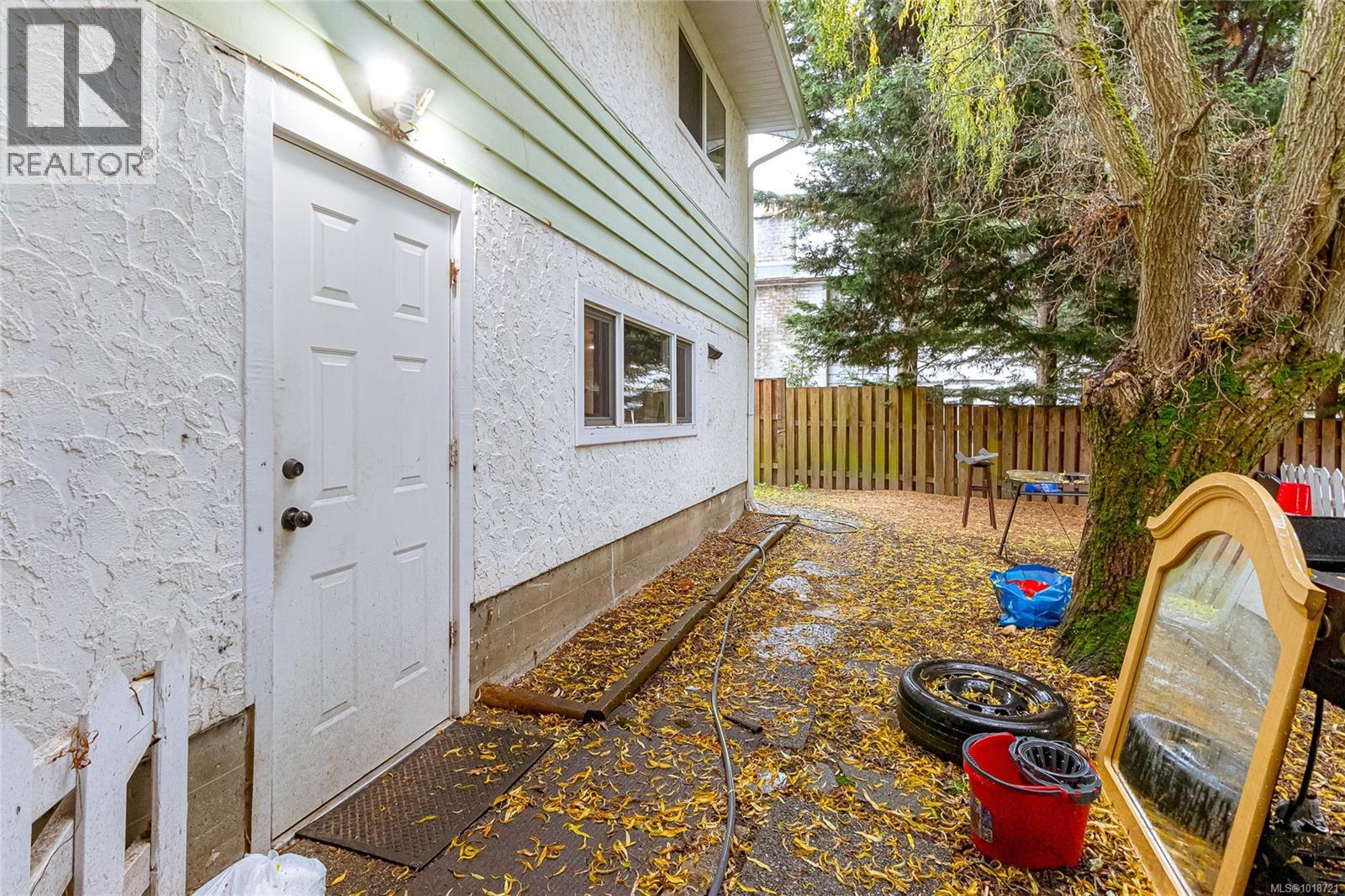 1116 THUNDERBIRD DR - 25