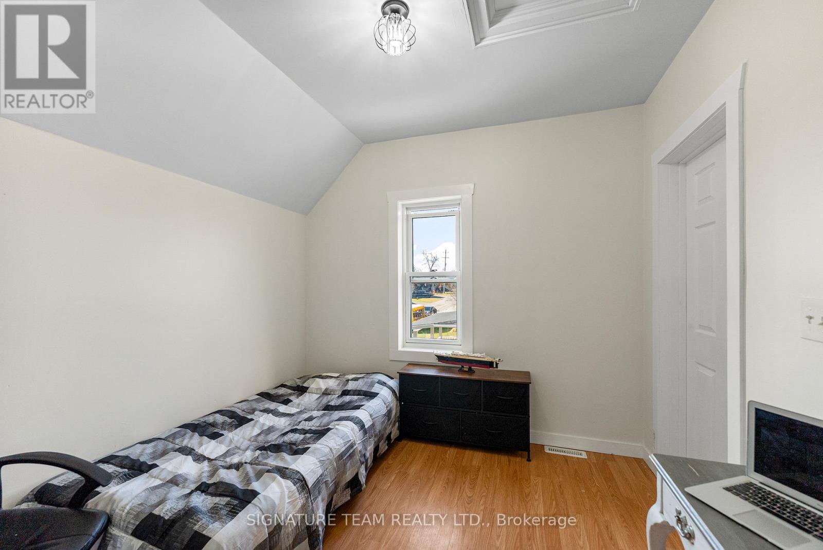 Den/room entry to bathroom