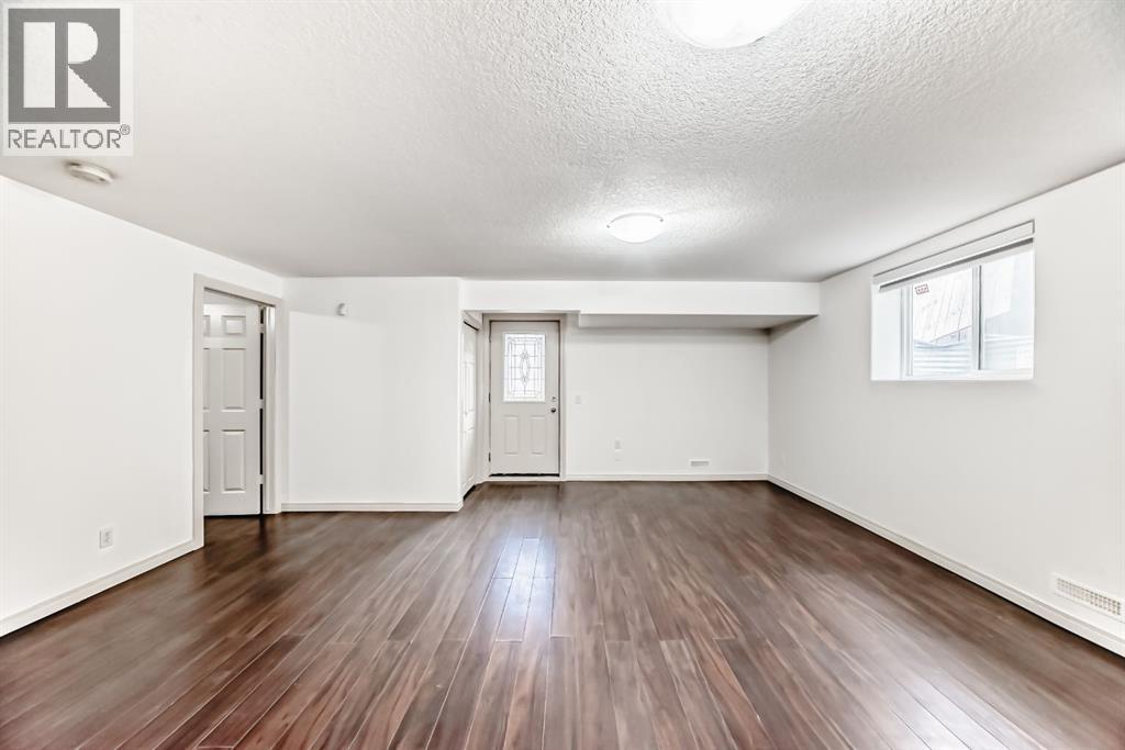 Single Family House for Sale in  Evanston Rise NW Evanston Calgary 