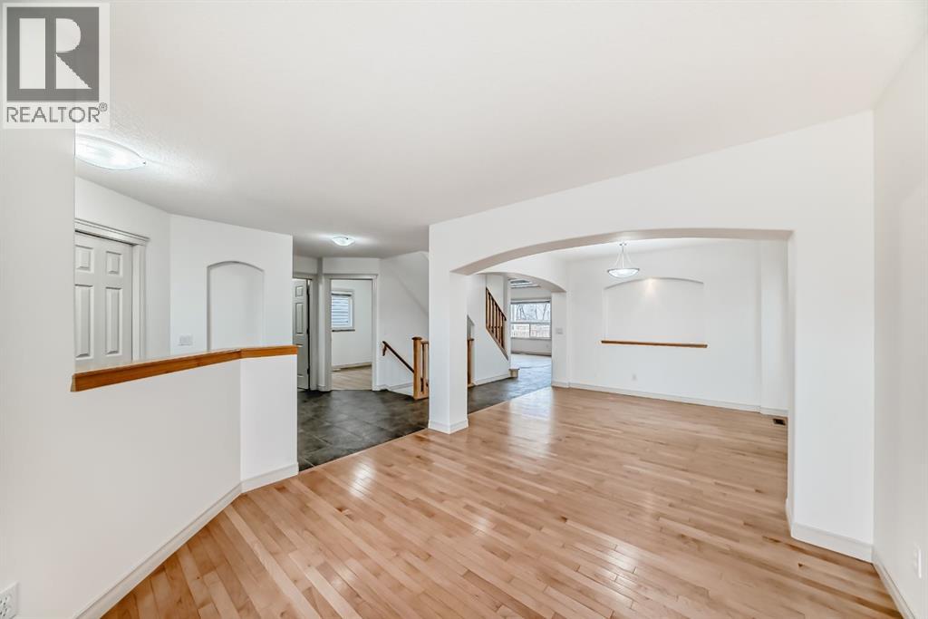 Single Family House for Sale in  Evanston Rise NW Evanston Calgary 