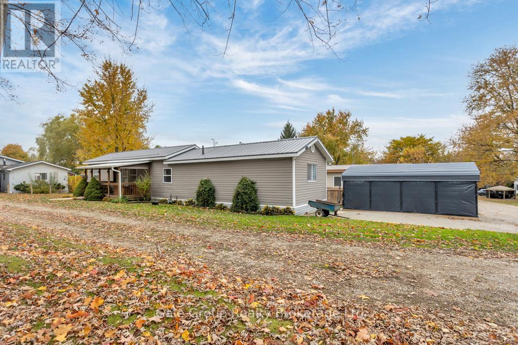 Single Family House Bungalow for Sale in  HWY  TROPICANA # CRESCENT E East Zorra-Tavistock (Hidden Valley) 