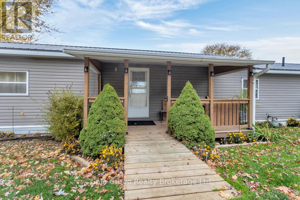 Single Family House Bungalow for Sale in  HWY  TROPICANA # CRESCENT E East Zorra-Tavistock (Hidden Valley) 