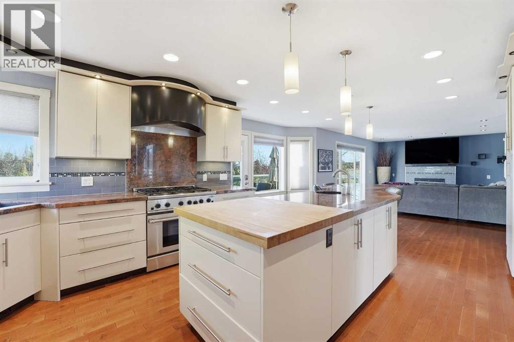 Single Family House for Sale in  Sceptre Court NW Scenic Acres Calgary 