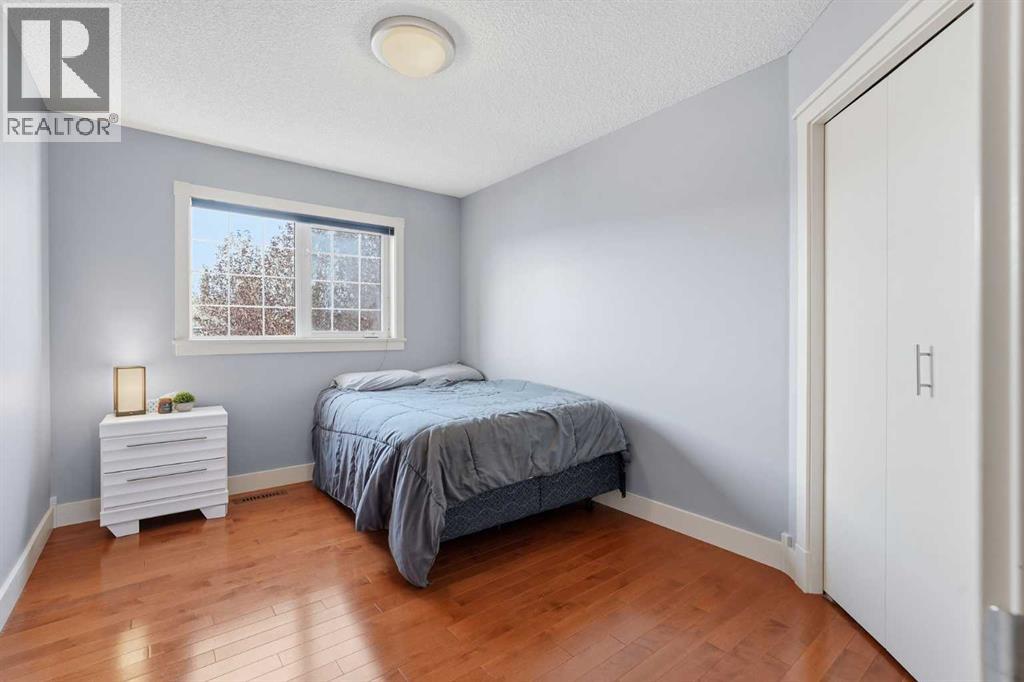 Single Family House for Sale in  Sceptre Court NW Scenic Acres Calgary 