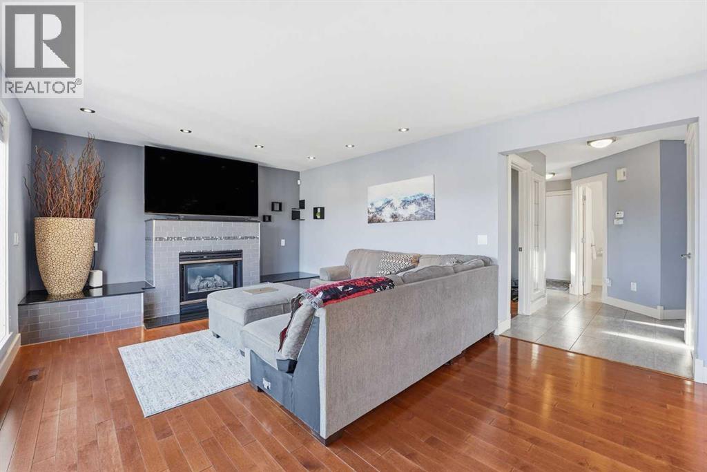 Single Family House for Sale in  Sceptre Court NW Scenic Acres Calgary 