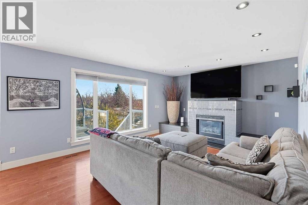 Single Family House for Sale in  Sceptre Court NW Scenic Acres Calgary 