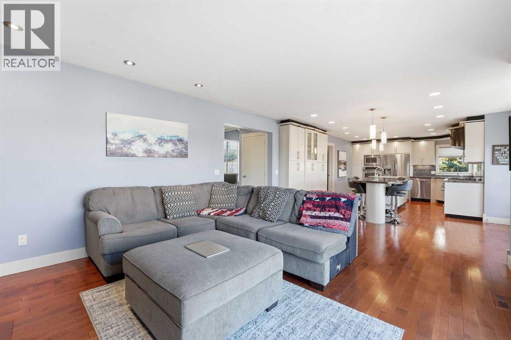 Single Family House for Sale in  Sceptre Court NW Scenic Acres Calgary 