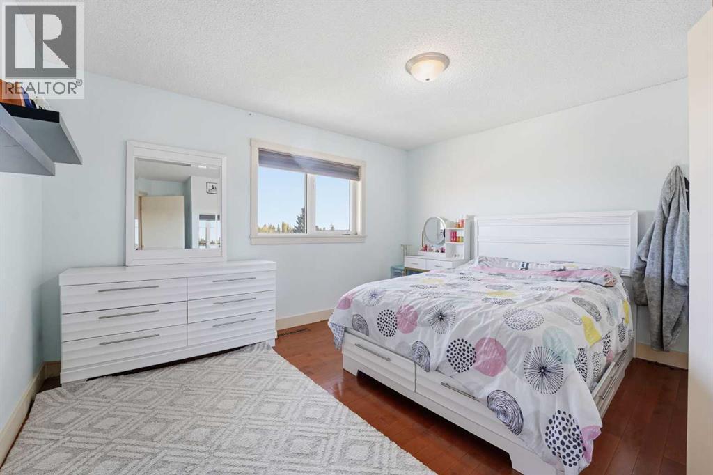 Single Family House for Sale in  Sceptre Court NW Scenic Acres Calgary 