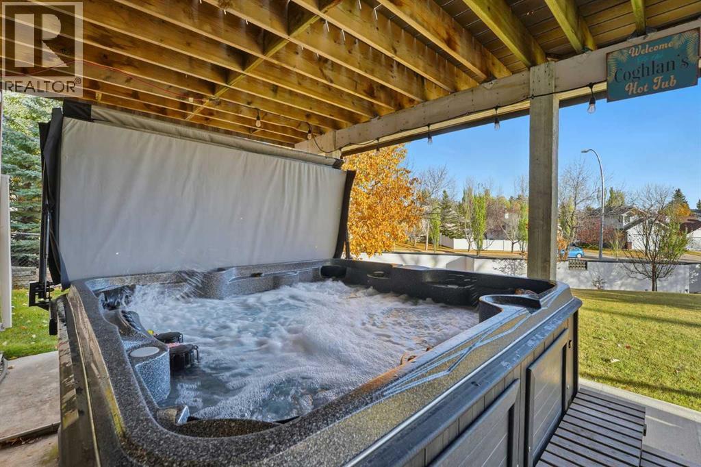 Single Family House for Sale in  Sceptre Court NW Scenic Acres Calgary 