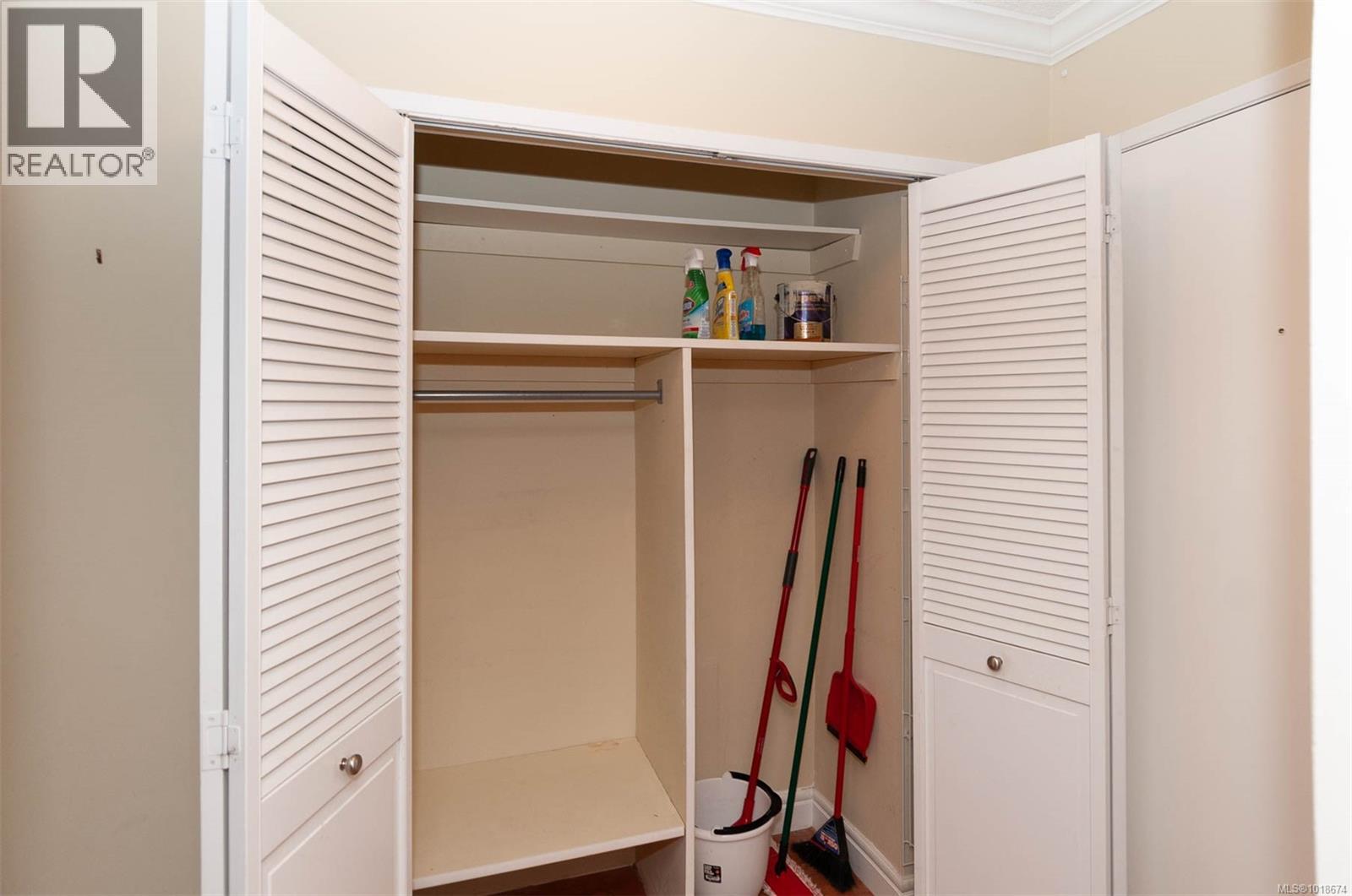 #302 1024 FAIRFIELD RD - 15