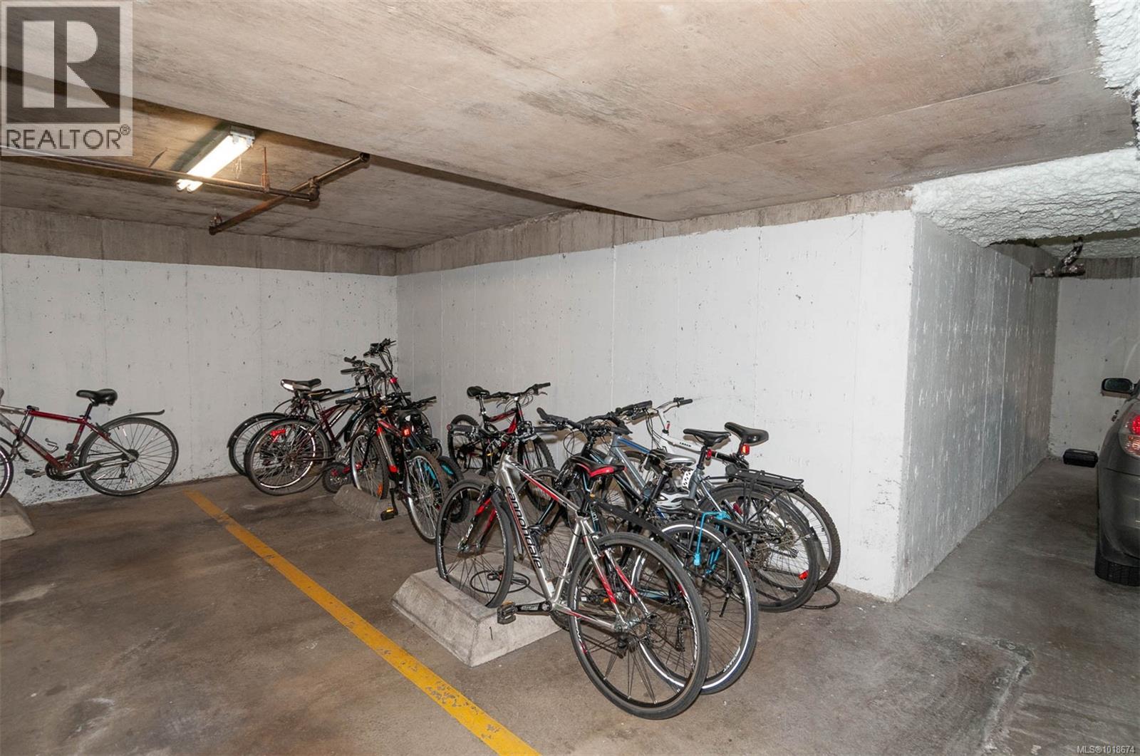 #302 1024 FAIRFIELD RD - 27