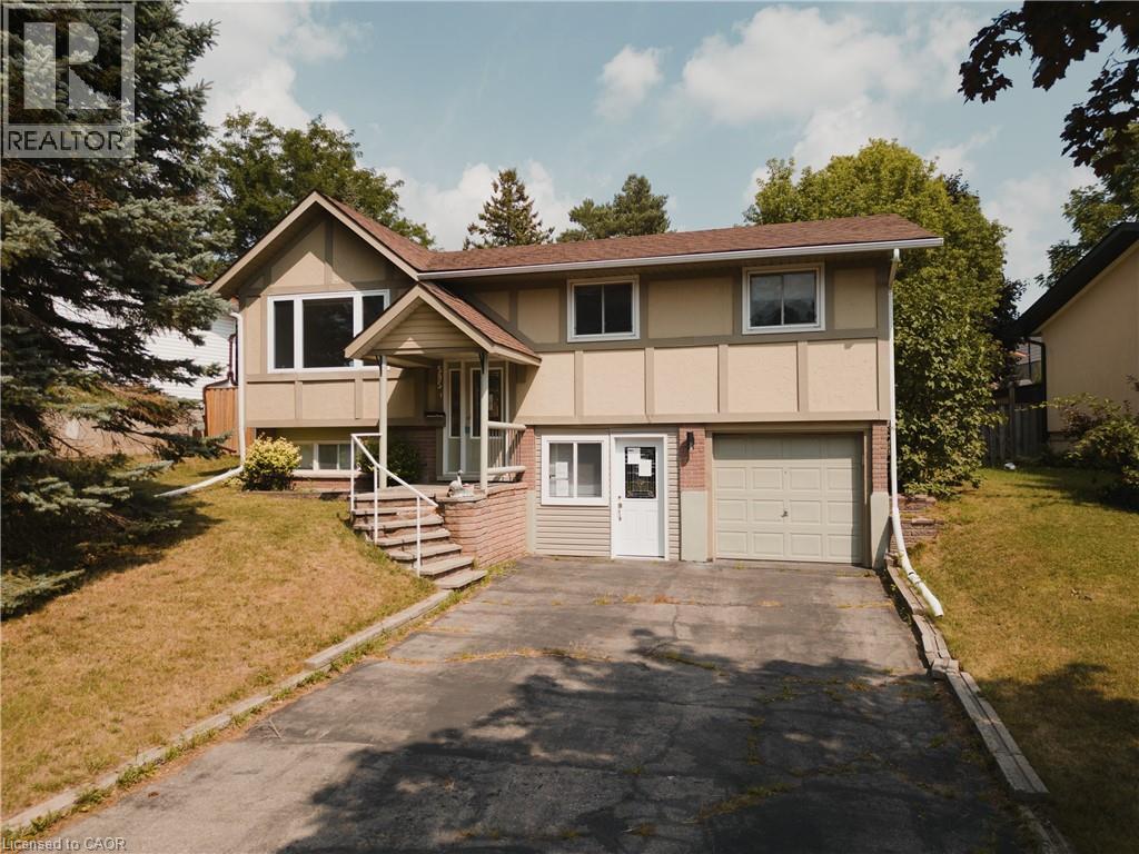 595 PIONEER Drive Unit# Upper Level