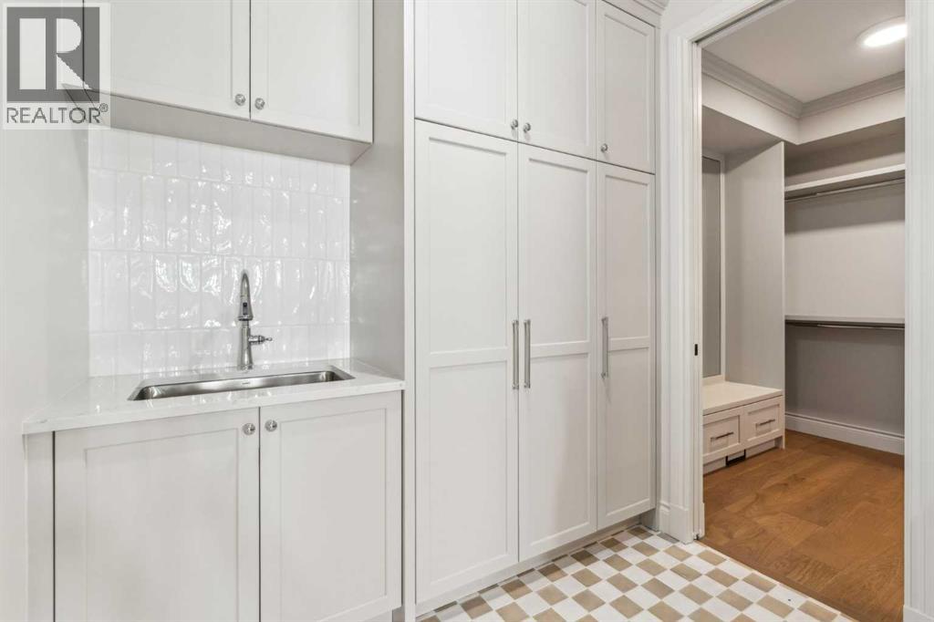 Single Family House for Sale in   Avenue NW Parkdale Calgary 