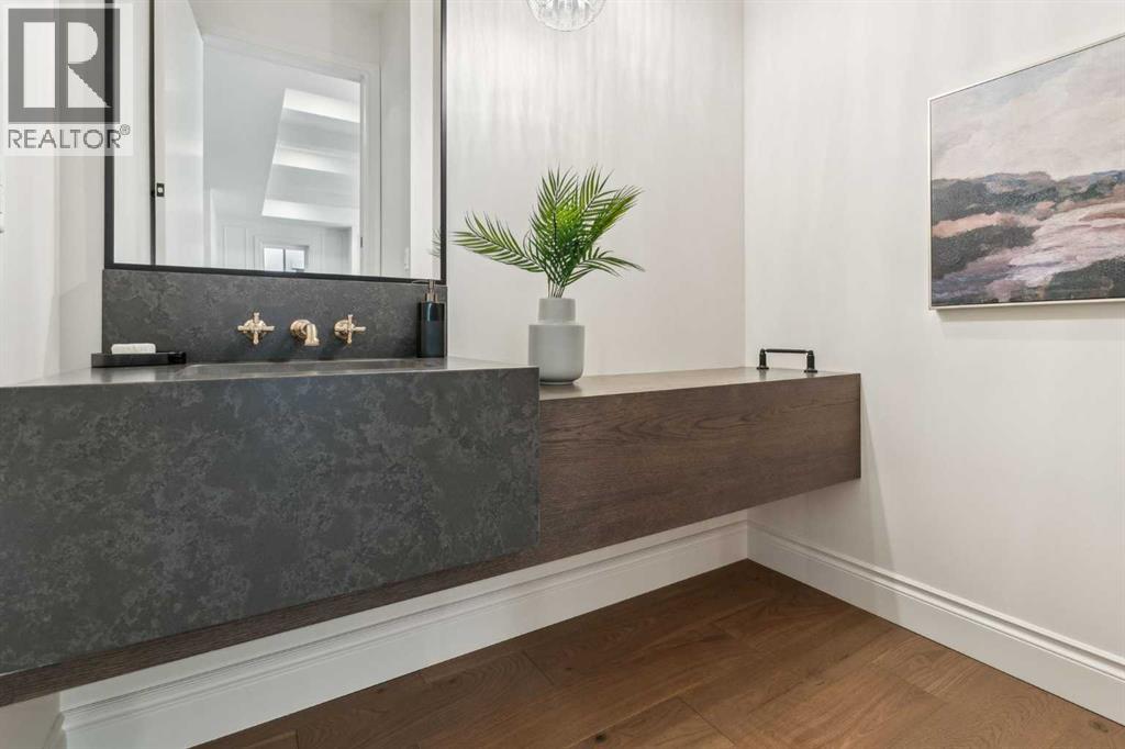 Single Family House for Sale in   Avenue NW Parkdale Calgary 