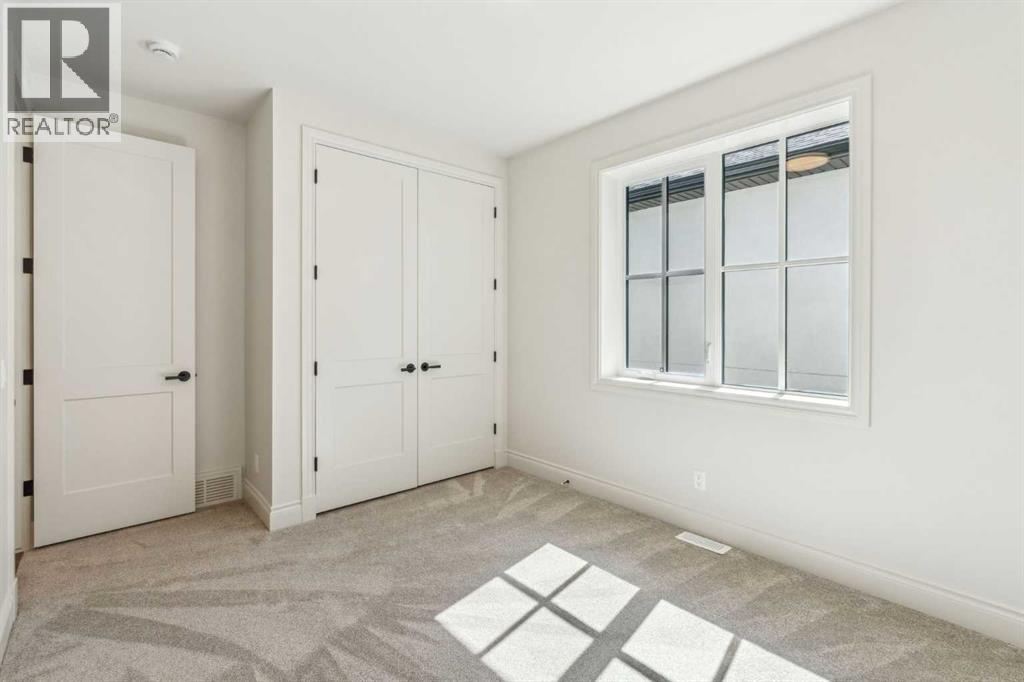 Single Family House for Sale in   Avenue NW Parkdale Calgary 